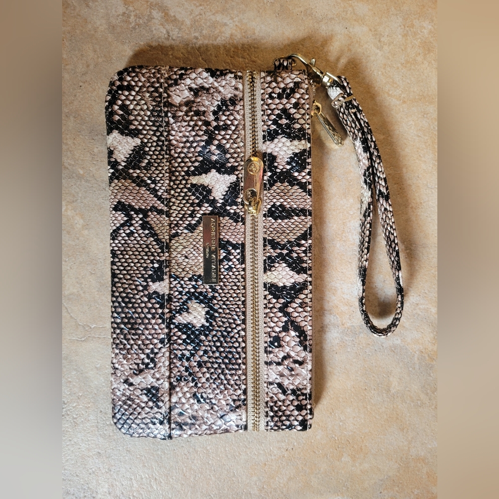 Adrienne Vitadini Fashion Wristlet